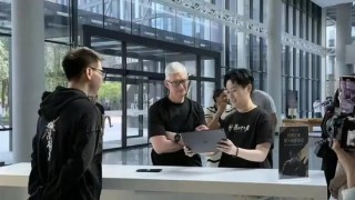 库克：苹果将持续加大在华投入！他还称是《哪吒2》忠实观众！苹果市值今年已蒸发3万亿元