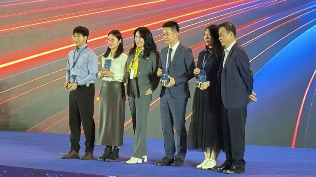 倍头条 | 倍杰特董事长权秋红受邀出席2024证券时报·新财富杂志分析师年会颁奖礼  第1张