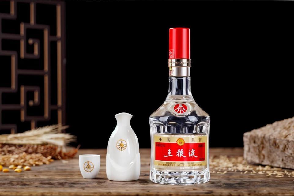 4500网约外围模特女神 万亿市值坍塌！五粮液，巨轮搁浅  第1张