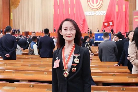 4480yy在线A片无码 中国建设银行三名职工被授予全国劳动模范称号  第3张