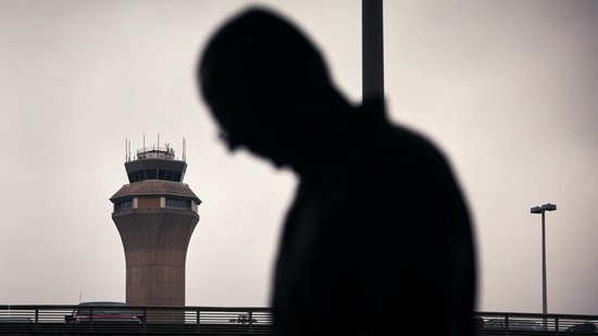 4480午夜理论免费无码 纽瓦克空中交通管制员在夜间设备故障期间再次与飞机失去联系  第1张