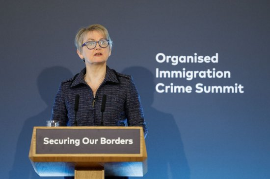 4480yy在线A片无码 永居五年改十年 提高英语要求 英国首相斯塔默准备拿移民开刀  第3张