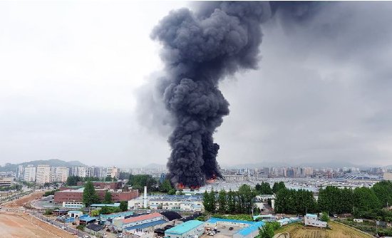 4480午夜理论免费无码 韩国锦湖轮胎光州工厂发生大火被迫停产，当局发布全国消防动员令  第1张