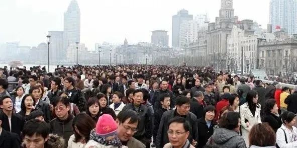 4500网约外围模特女神 断崖式下跌！上海外来人口跌破千万！  第2张
