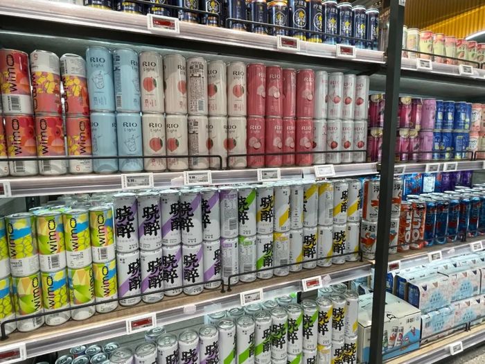 4500网约外围模特女神 年轻人化身“酒零后”，狂饮与微醺进行时代交接  第3张