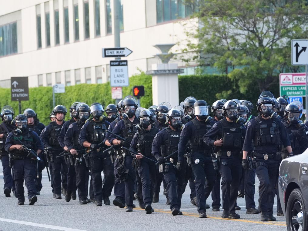 4500网约外围模特女神 洛杉矶乱了！特朗普下令部署国民警卫队 防长称或出动军队  第2张
