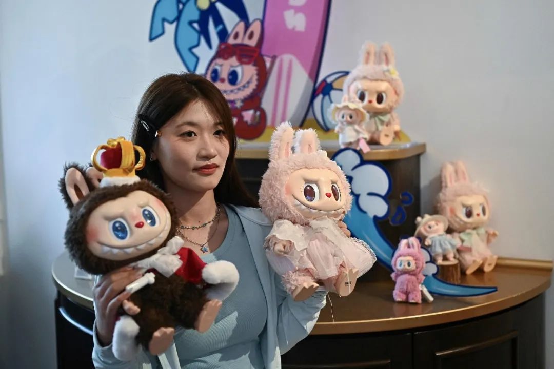 4500网约外围模特女神 95后基金经理押中泡泡玛特，只会买白酒的张坤们老了？|棱镜  第1张