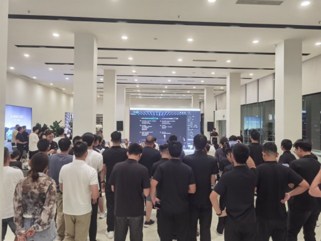 4480yy在线A片无码 记者体验小米门店狂热营销，多地已现YU7转手订单  第1张